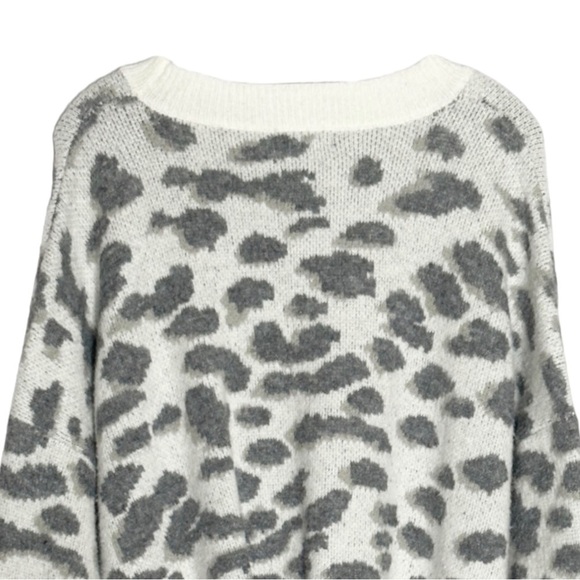 Altar’d State Oversized Animal Print Ivory Gray Pullover Sweater Size XL Boxy - Picture 4 of 9